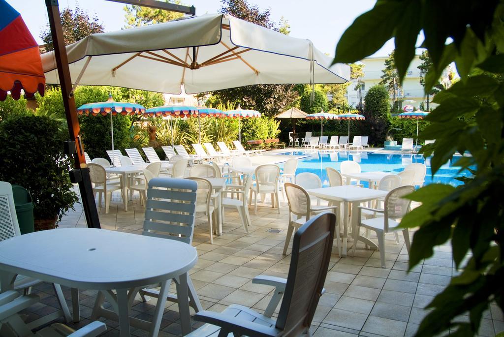 Hotel Ariston Бибионе Экстерьер фото