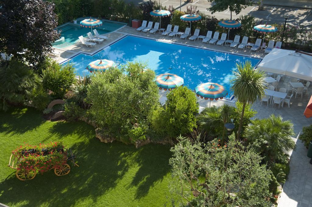 Hotel Ariston Бибионе Экстерьер фото